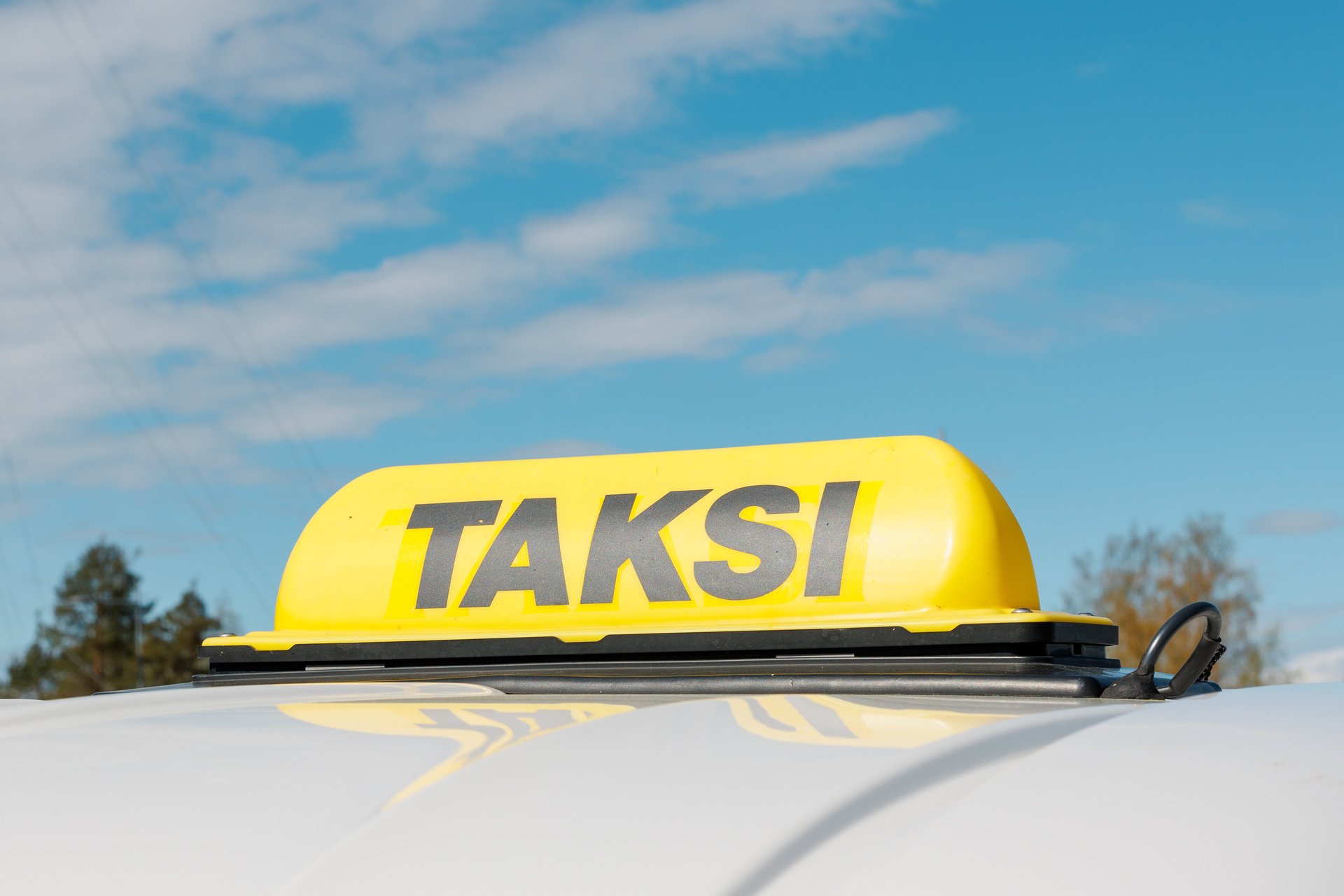 Keltainen taksilamppu