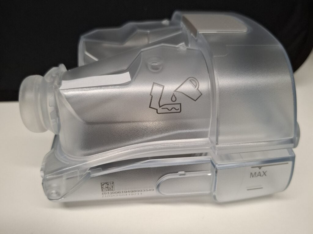 CPAP-laitteeseen liittyvä kostutin